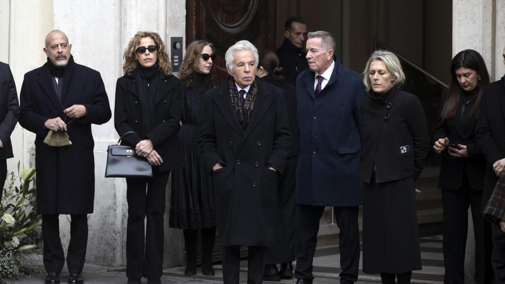 Instalada la capilla ardiente de Valentino en su Maison del centro de Roma