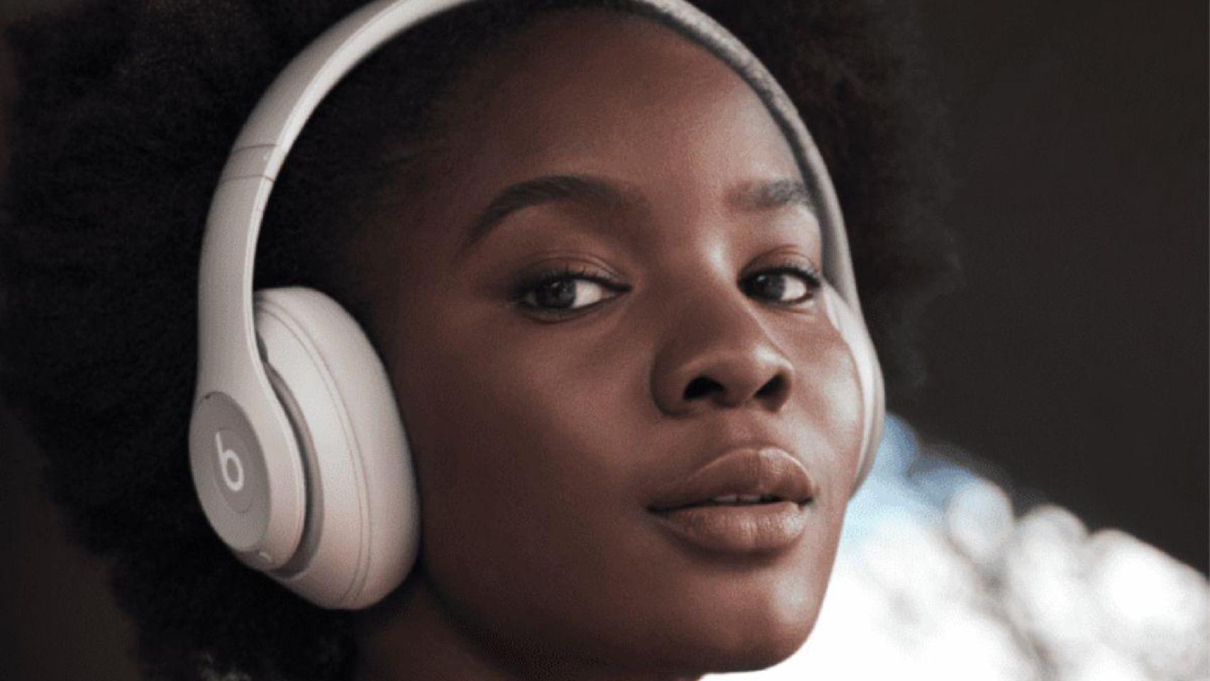 La alternativa a los AirPods Max que casi nadie conoce y que también lleva el sello de Apple