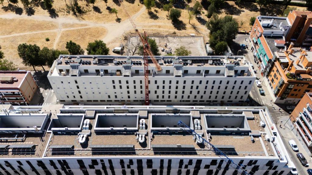 Vista aérea de un bloque de viviendas en construcción en Madrid.