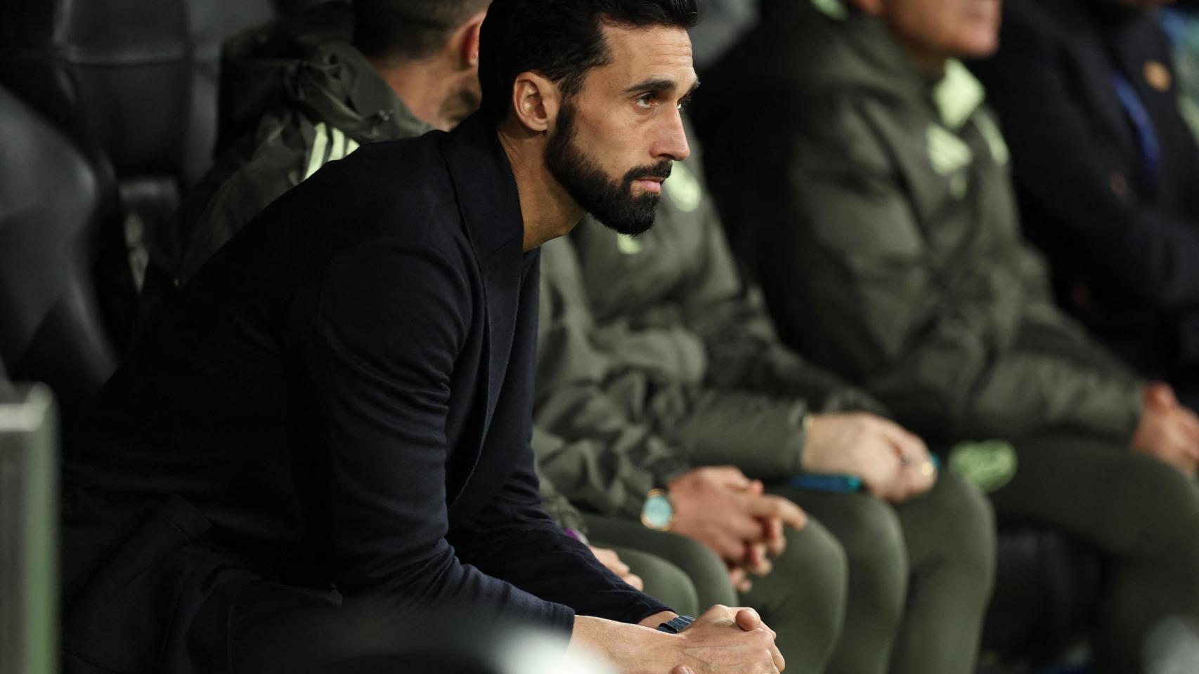 Arbeloa, en el banquillo del Bernabéu durante el partido ante el Mónaco.
