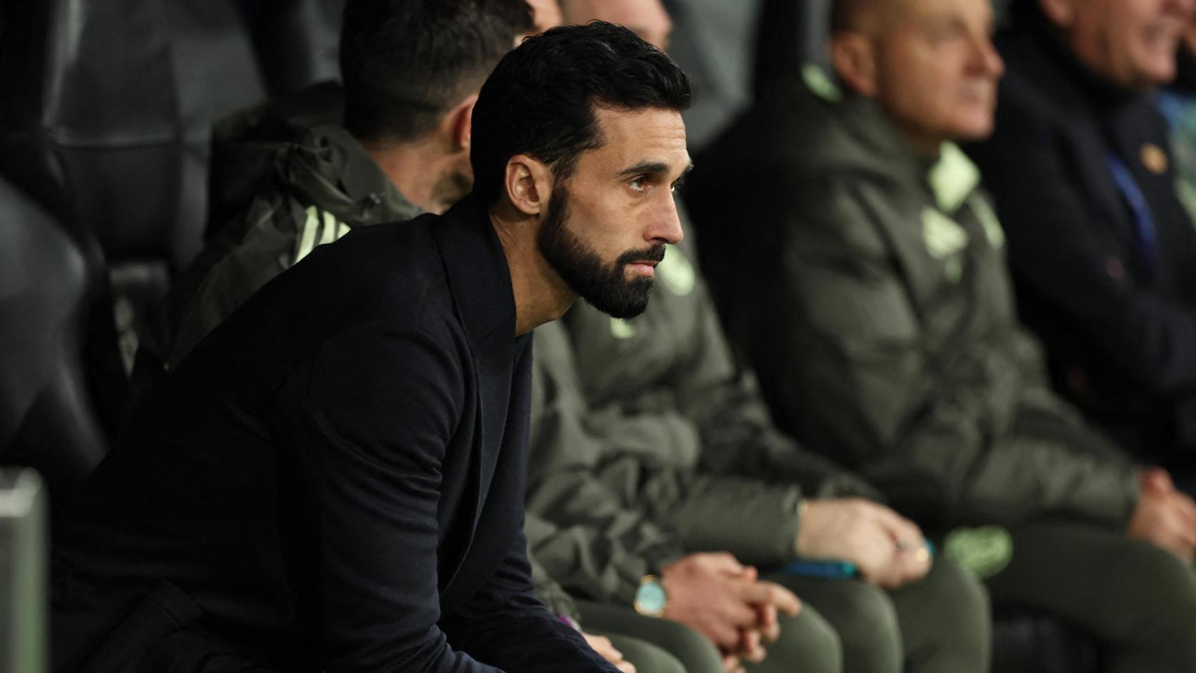 Arbeloa, en el banquillo del Bernabéu durante el partido ante el Mónaco.