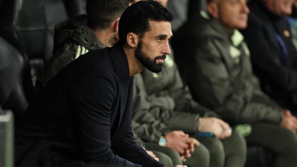 Arbeloa, en el banquillo del Bernabéu durante el partido ante el Mónaco.