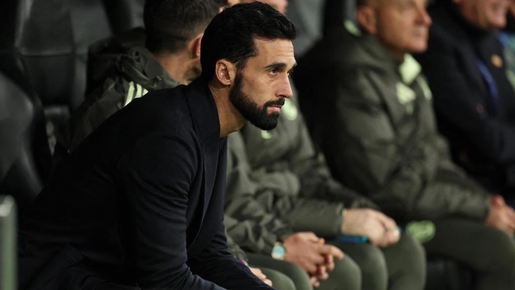 Arbeloa, en el banquillo del Bernabéu durante el partido ante el Mónaco.