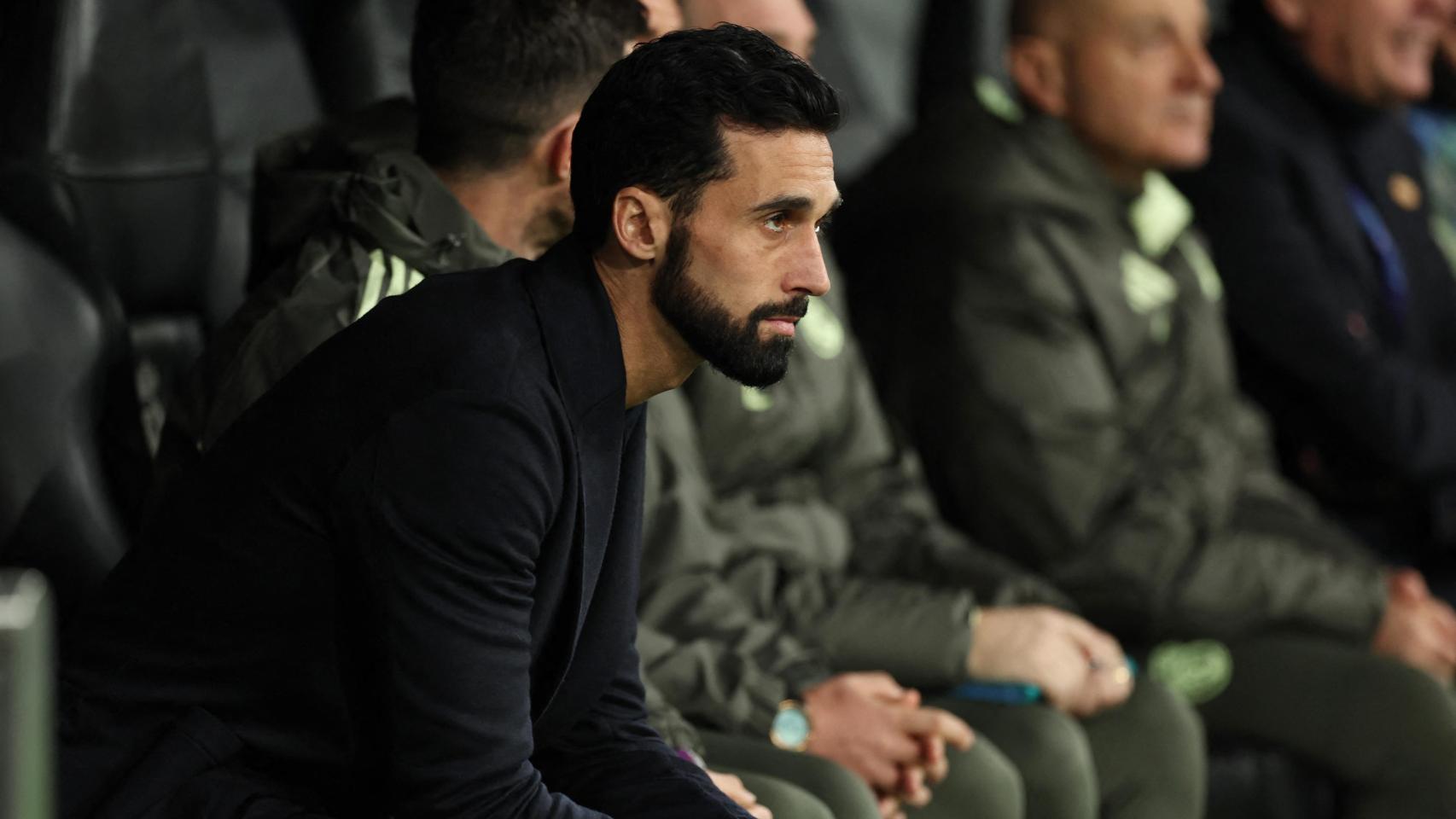 Arbeloa, en el banquillo del Bernabéu durante el partido ante el Mónaco.
