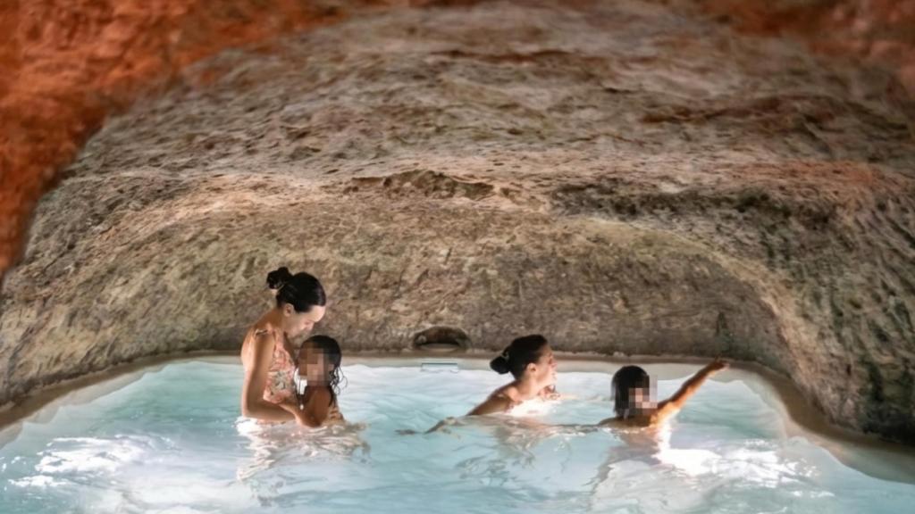 Cueva termal del hotel 'El Bálsamo'.