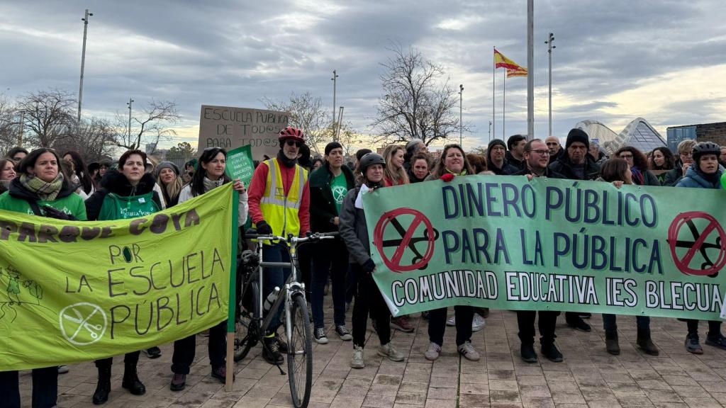 Concentración ante la Consejería de Educación.