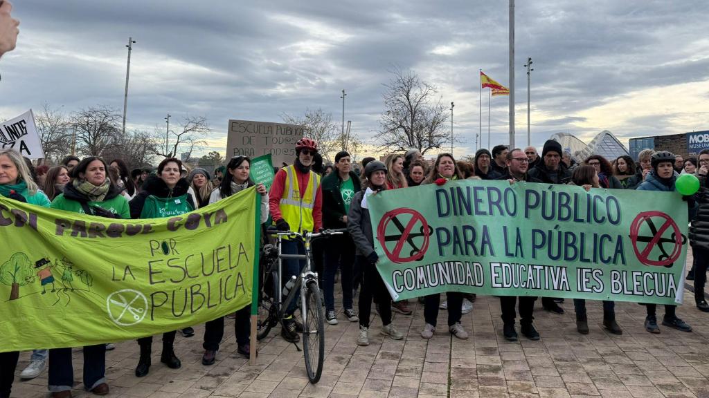 Concentración ante la Consejería de Educación en Zaragoza