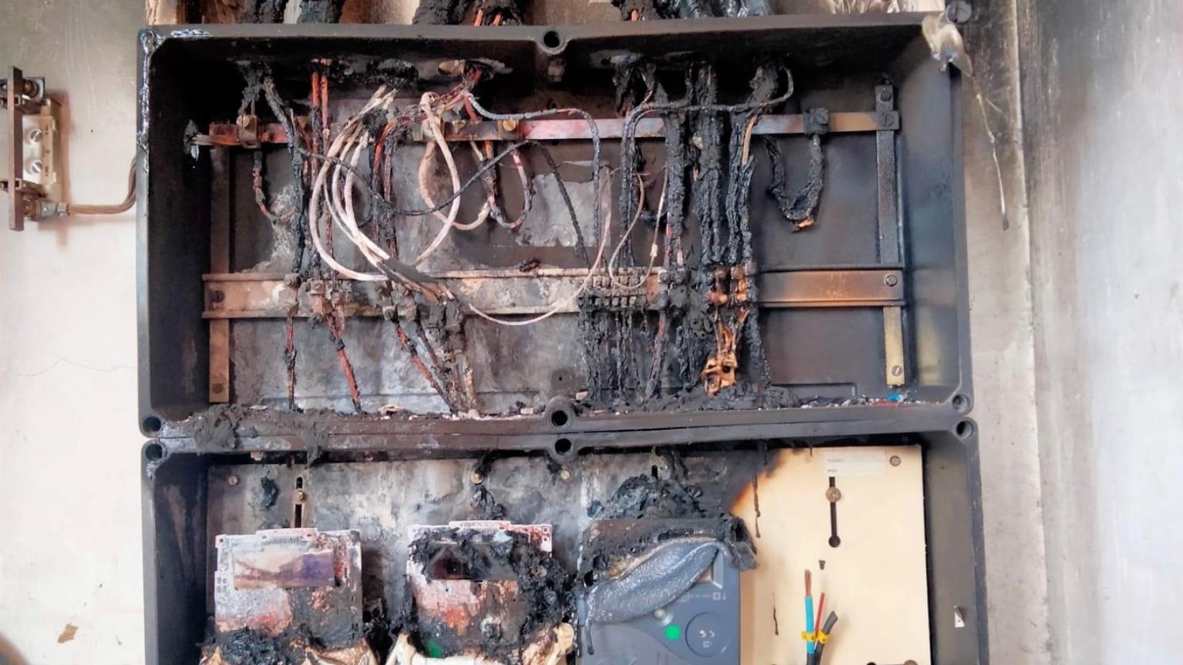 Contador eléctrico manipulado.