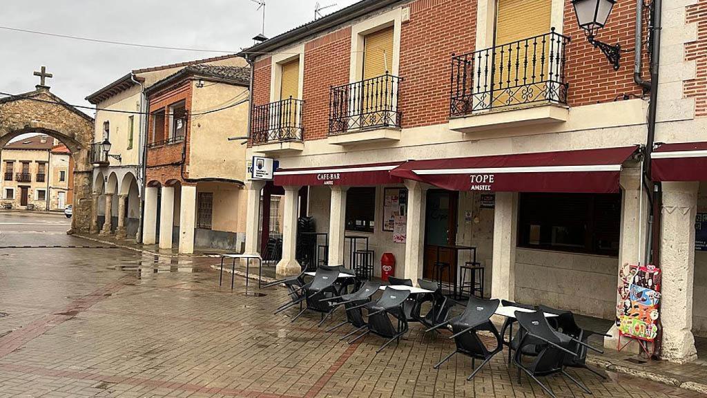 Imagen exterior del Bar Tope en Pesquera de Duero.