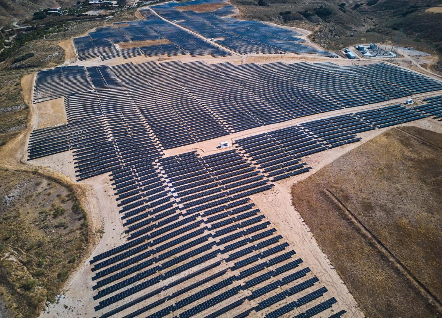 Vista aérea del parque fotovoltaico Dehesa Nueva del Rey.