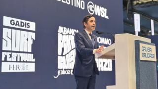 El alcalde de Ferrol, José Manuel Rey Varela, presenta la World Surf League en Fitur.