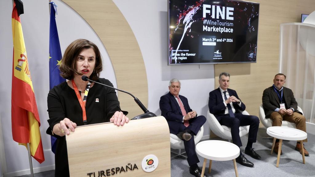 Presentación de la Feria Internacional de Enoturismo a cargo de la jefe de Área de Turismo Cultural y Marketing de Contenidos de Turespaña, Natalia Briales; el director general de Abadía Retuerta, Enrique Valero, y el director general de Feria de Valladolid, Alberto Alonso, este miércoles