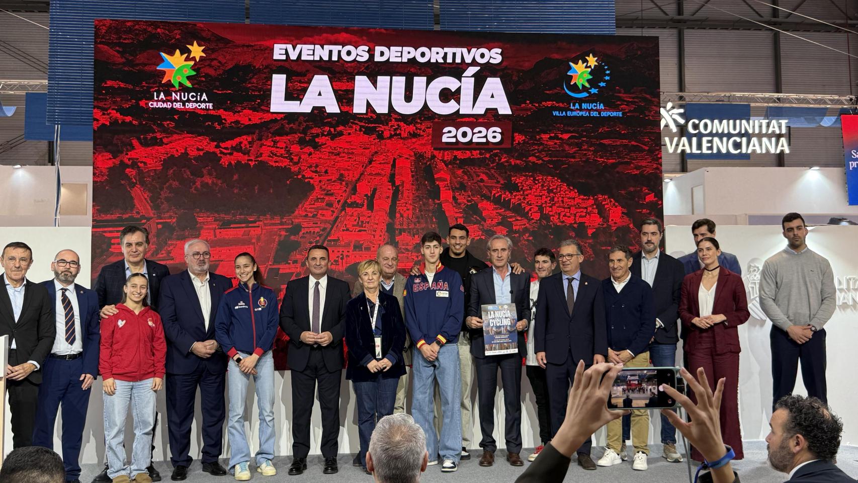 Foto de familia de la presentación de los eventos deportivos de La Nucía en 2026.