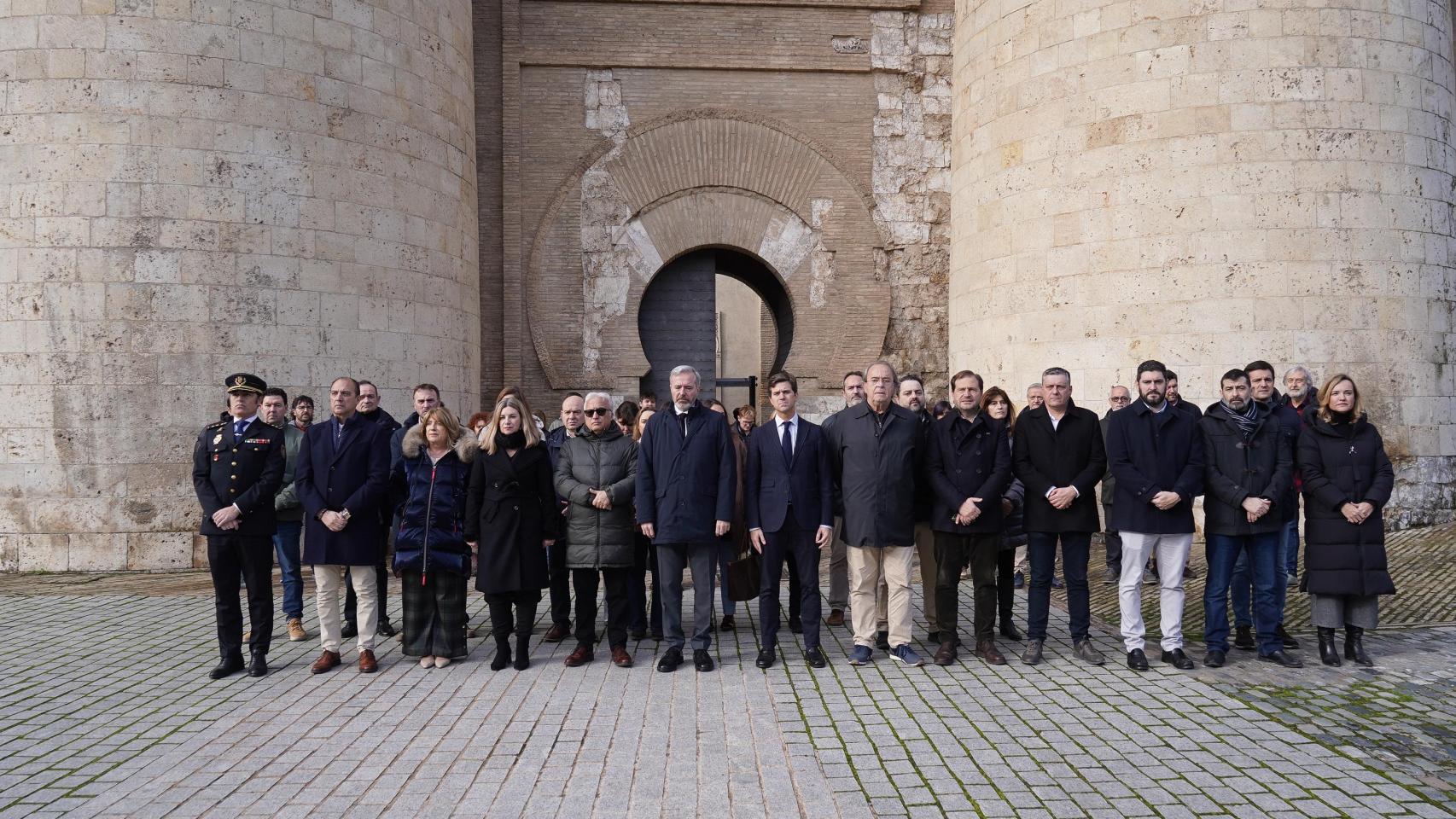 Minuto de silencio en las Cortes de Aragón por las víctimas en Adamuz