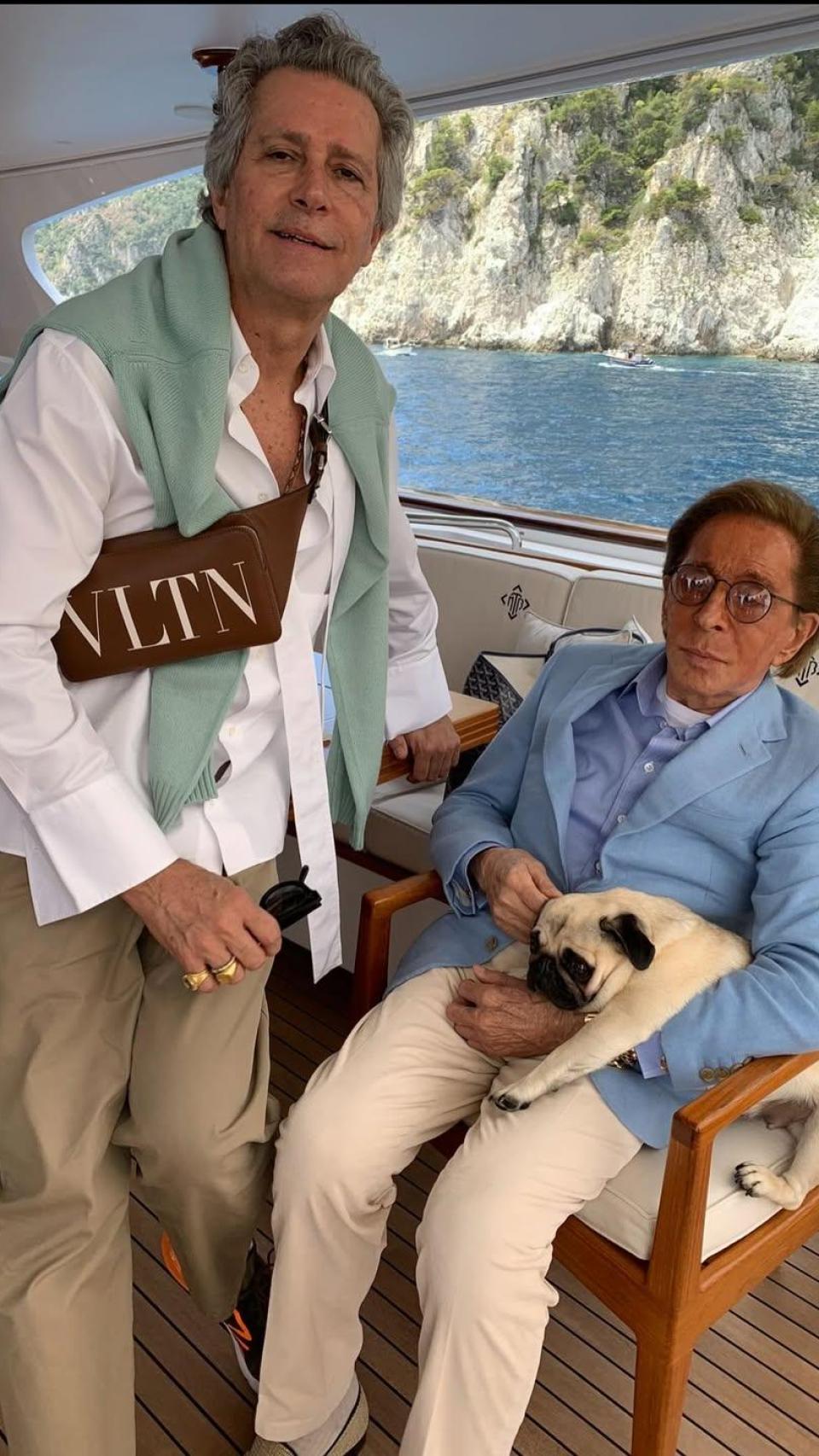 Valentino, con Carlos Souza, en una imagen de las redes sociales.
