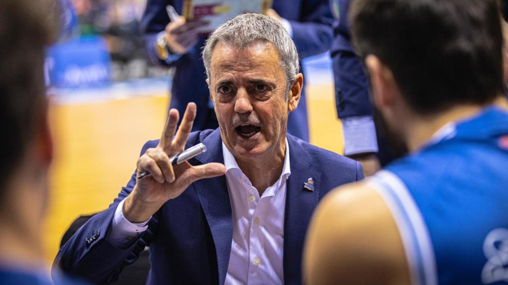 Porfi Fisac durante un tiempo muerto.