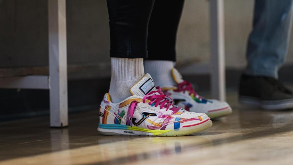 Las zapatillas de Mario Rivillos, jugador de la selección española de fútbol sala.