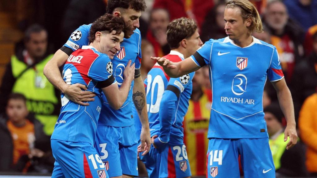 Los jugadores del Atlético de Madrid celebran su gol ante el Galatasaray.