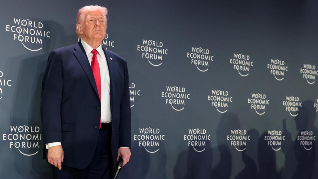 El presidente de Estados Unidos, Donald Trump, asiste a una recepción con líderes empresariales durante el 56º Foro Económico Mundial en Davos.