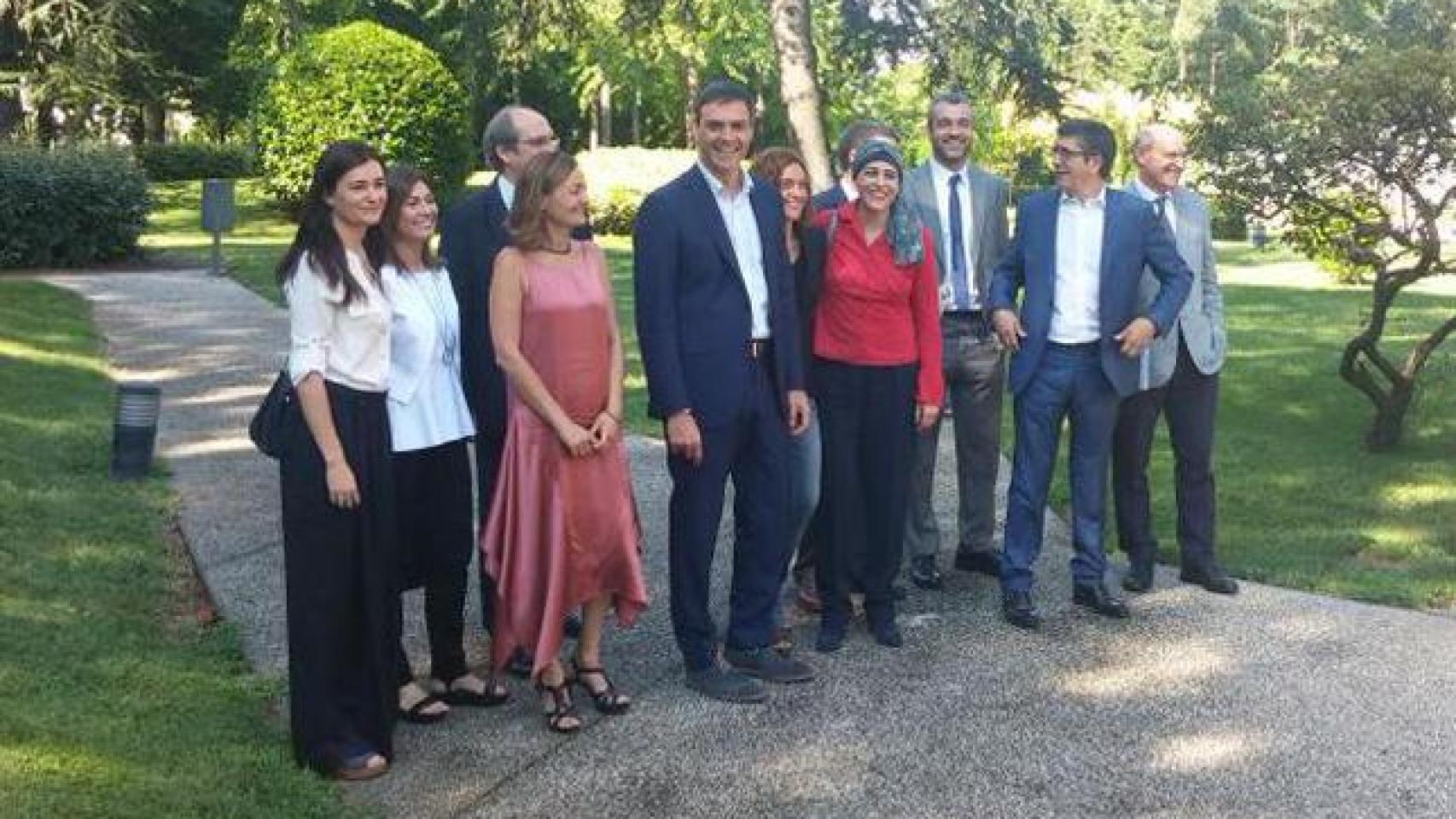 Silvina Bacigalupo, la segunda por la izquierda, en la presentación por Pedro Sánchez de su equipo de asesores en junio de 2015./