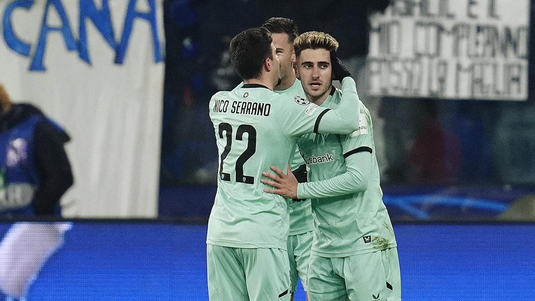 Los jugadores del Athletic celebran un gol contra el Atalanta.