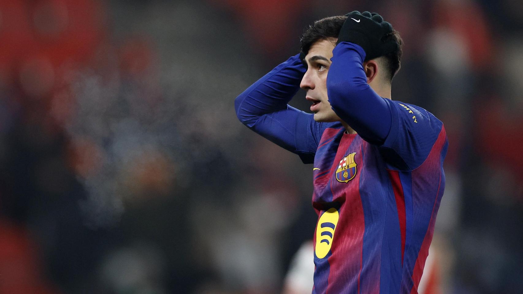 Pedri se lamenta en el partido ante el Slavia de Praga.