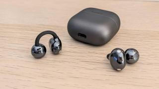 EMBARGO - NO PUBLICAR Los Huawei FreeClip 2 en negro.