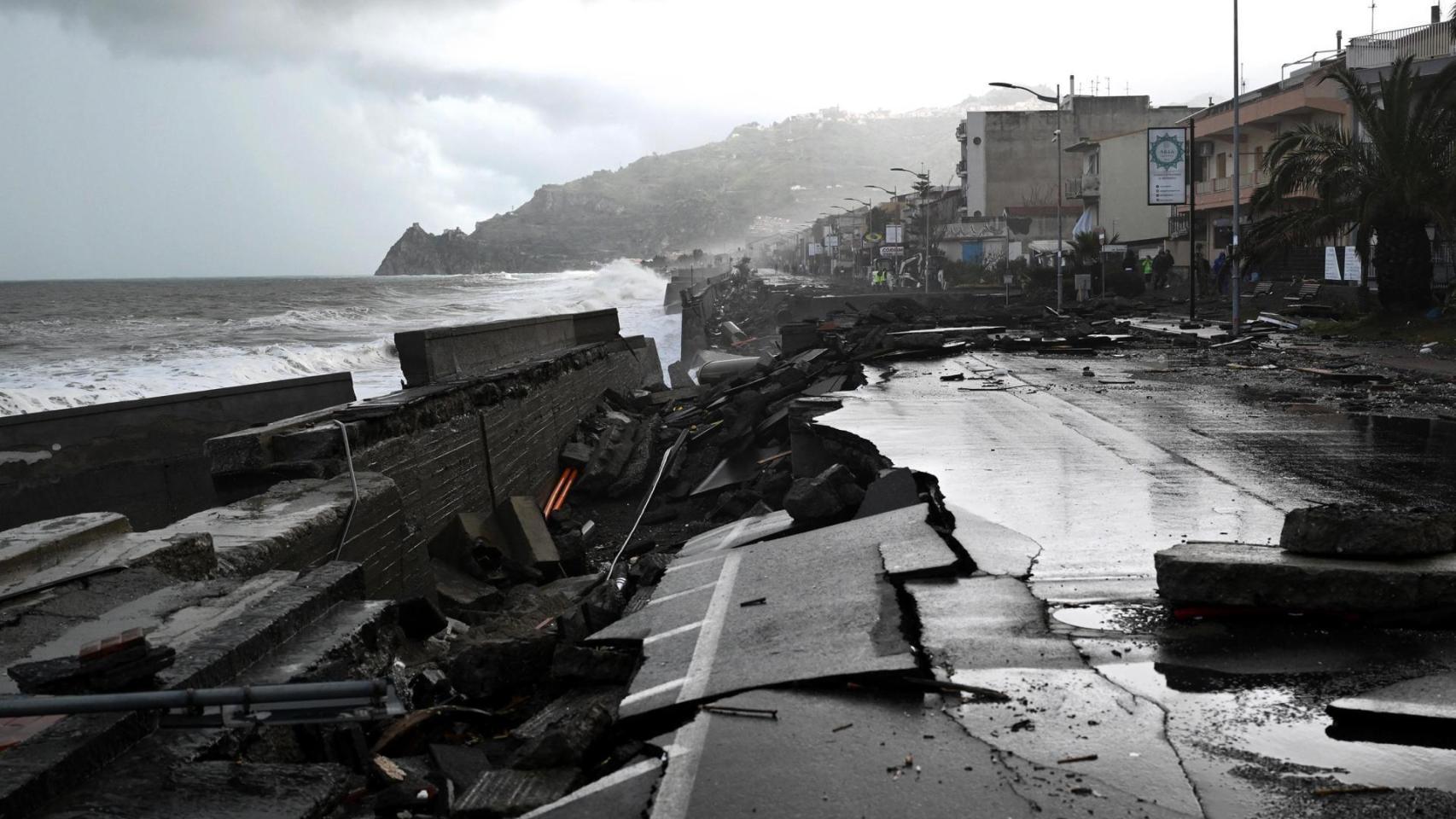 Zonas afectadas por el mal tiempo en el paseo marítimo de Santa Teresa di Riva, Sicilia, Italia, el 21 de enero de 2026.
