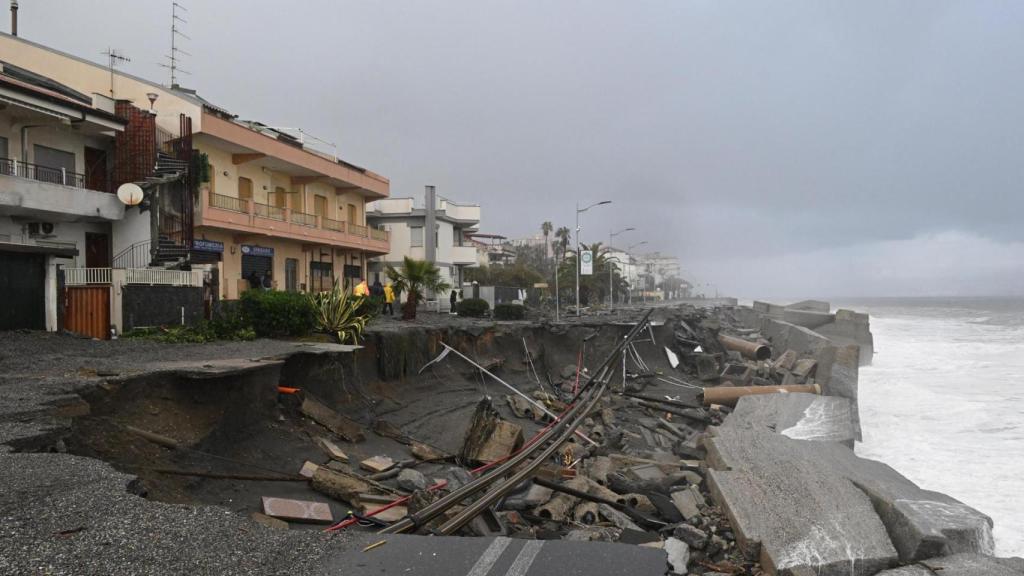 Zonas afectadas por el mal tiempo en el paseo marítimo de Santa Teresa di Riva, Sicilia, Italia, el 21 de enero de 2026.