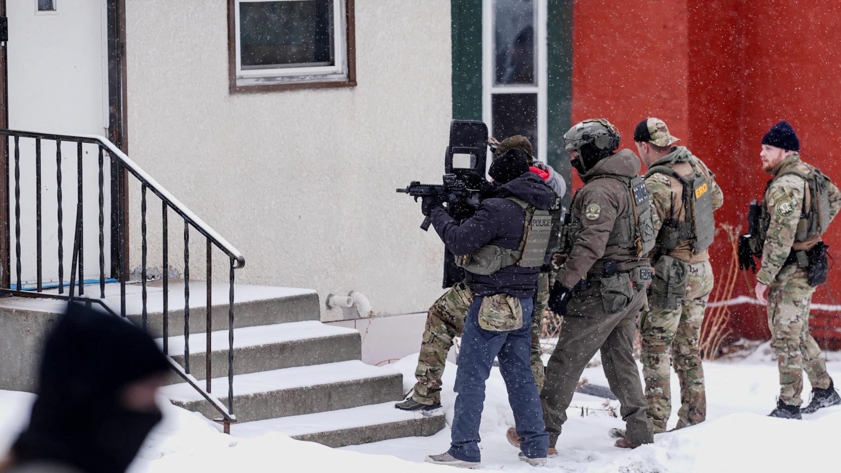 Agentes del ICE en una redada en Minnesota esta semana.