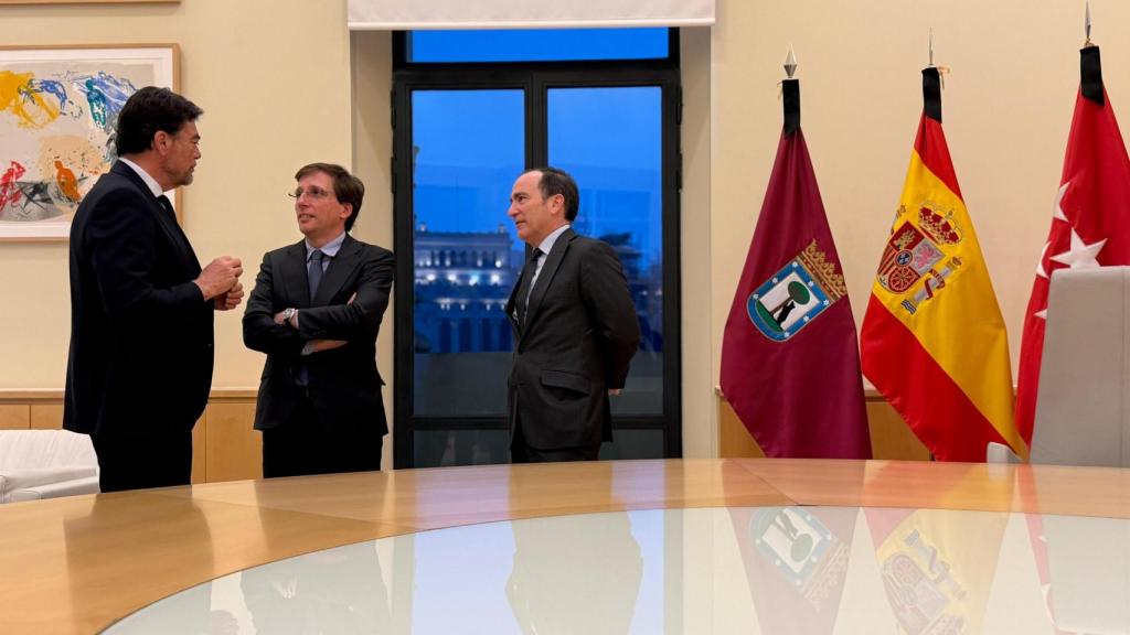 Reunión de Barcala y Almeida en el Ayuntamiento de Madrid.