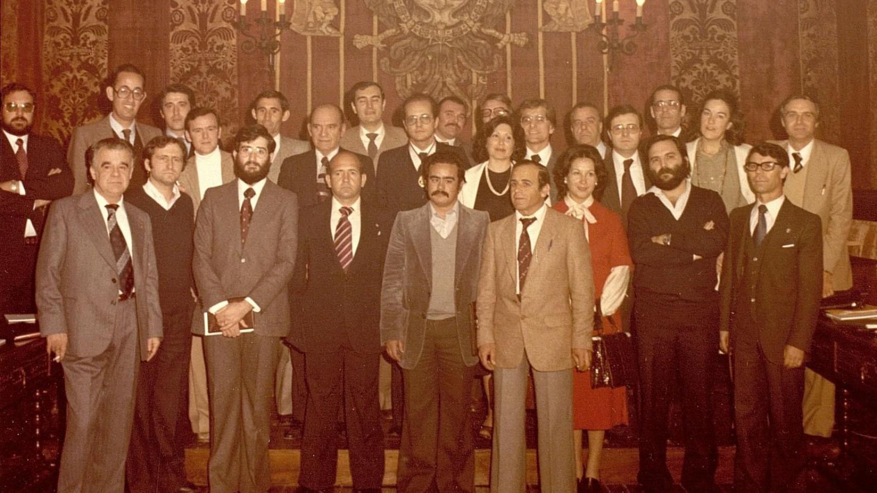 El alcalde Juan Ignacio de Mesa preside la toma de posesión de la primera Corporación democrática de Toledo, el 19 de abril de 1979.