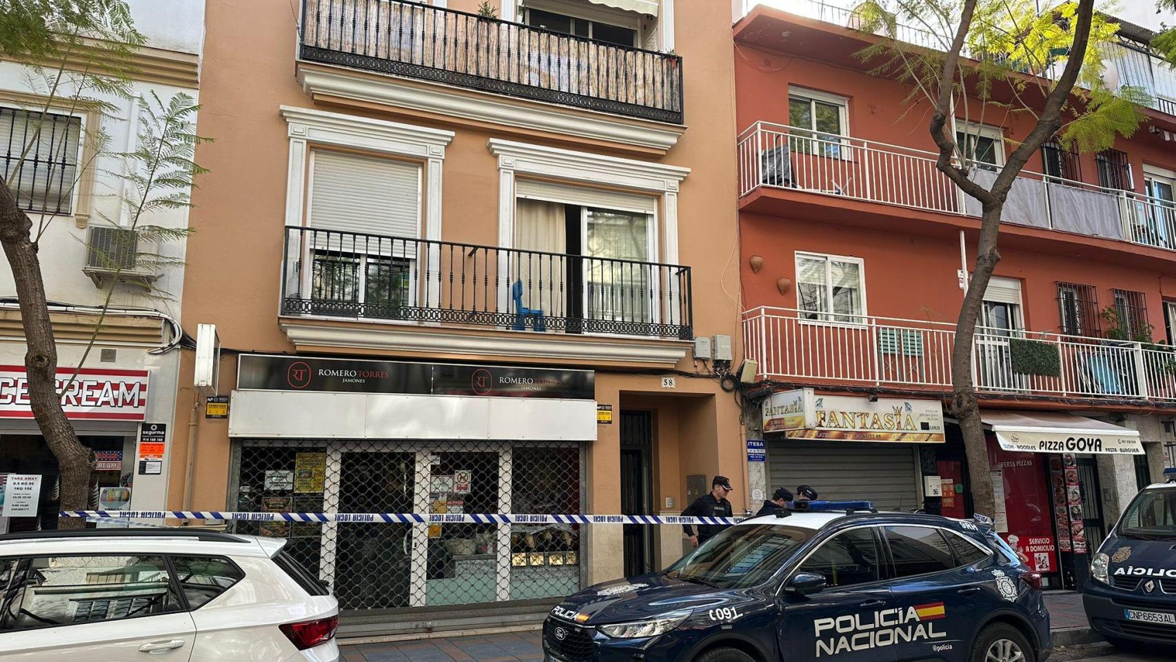 El edificio en Fuengirola donde ha tenido lugar el suceso.