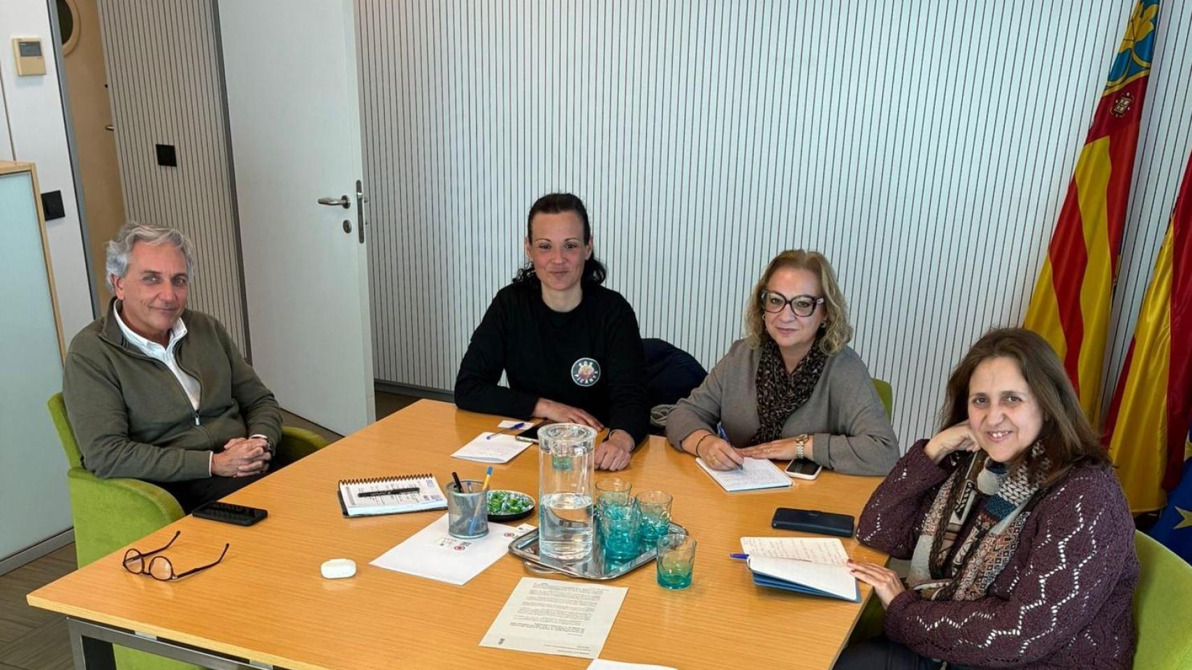 El comisionado para la Recuperación mantiene los primeros encuentros con las asociaciones de víctimas de la dana. EE