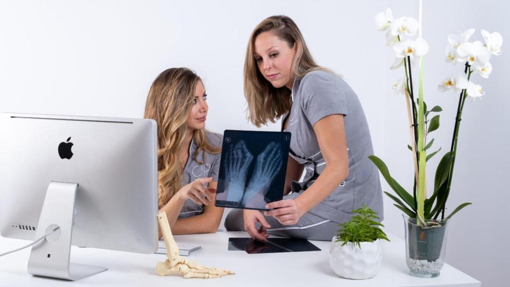 Montse y Sara, en la clínica de CIP Zaragoza.