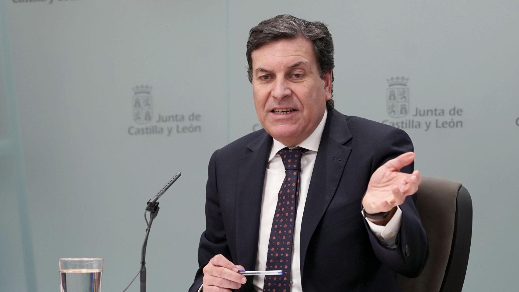 El portavoz y consejero de Economía y Hacienda de la Junta de Castilla y León, Carlos Fernández Carriedo, durante la rueda de prensa posterior al Consejo de Gobierno de este jueves