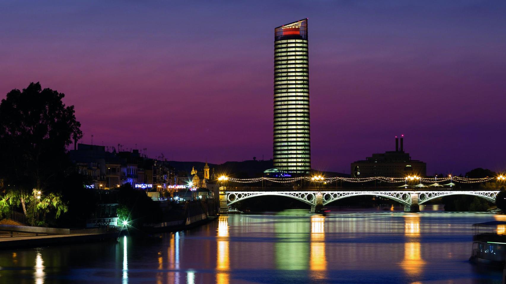 Exteriores del Eurostars Torre Sevilla 5*.