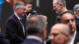 Blasco, en el saludo al Rey Felipe VI en Fitur.