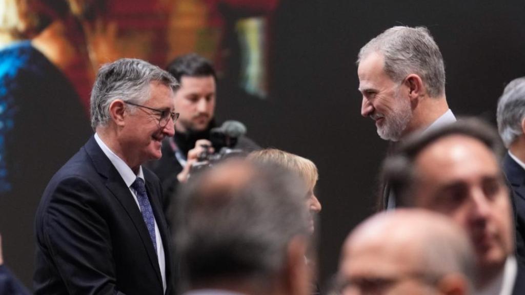 Blasco, en el saludo al Rey Felipe VI en Fitur.