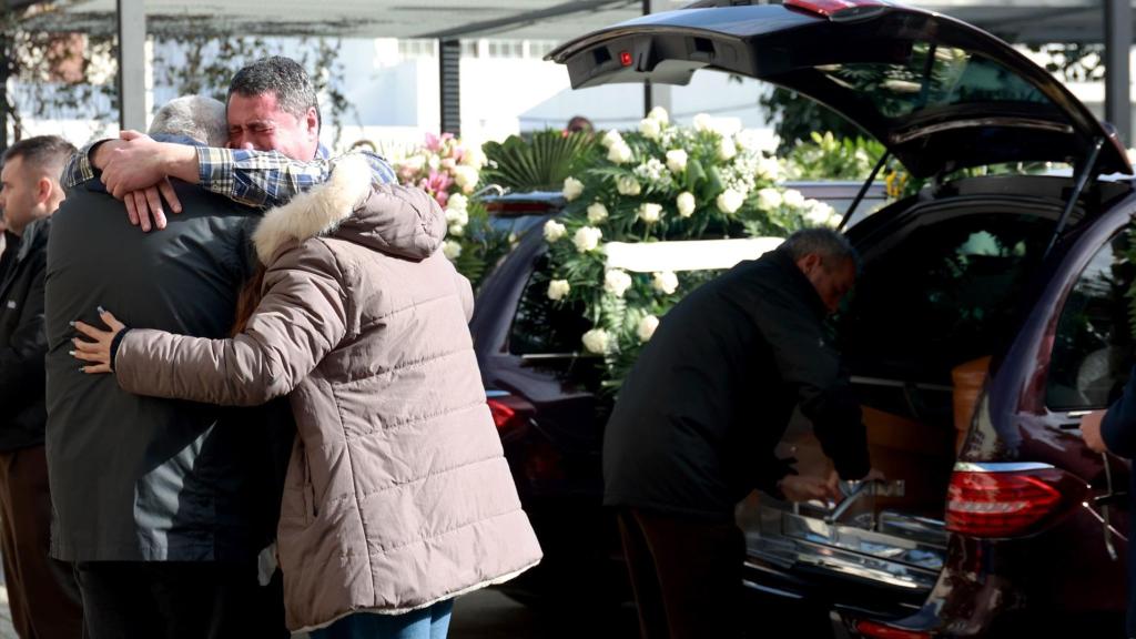 Familiares despiden en Aljaraque a los fallecidos en el accidente de Adamuz.