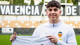 Rubén Fernández, presentado en Valencia tras ser traspasado por el Deportivo.