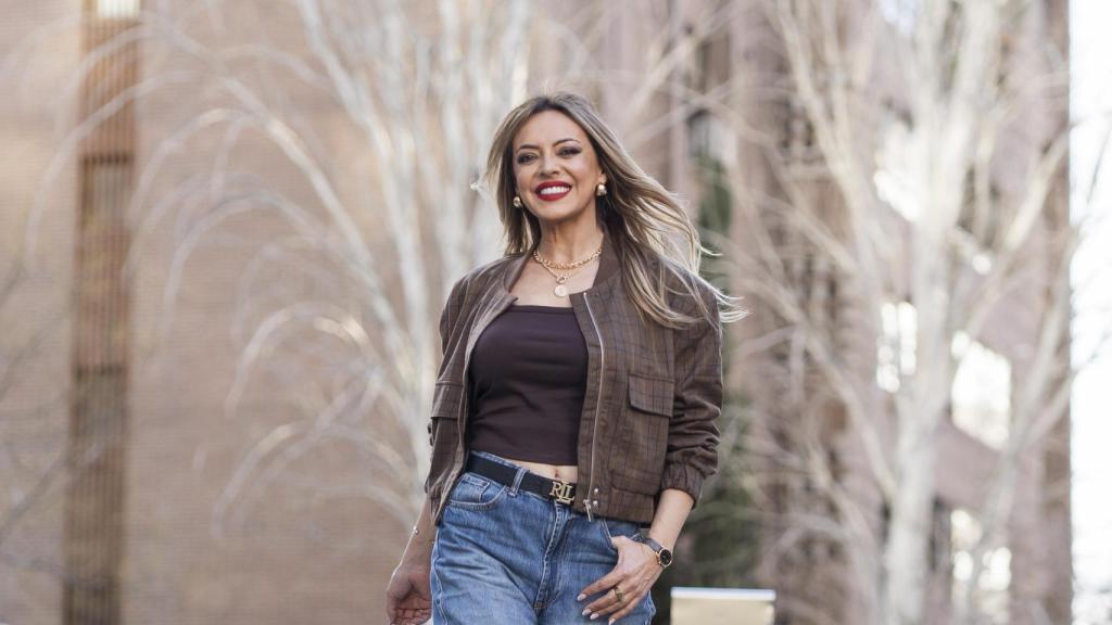 Merche llega a su entrevista con EL ESPAÑOL.