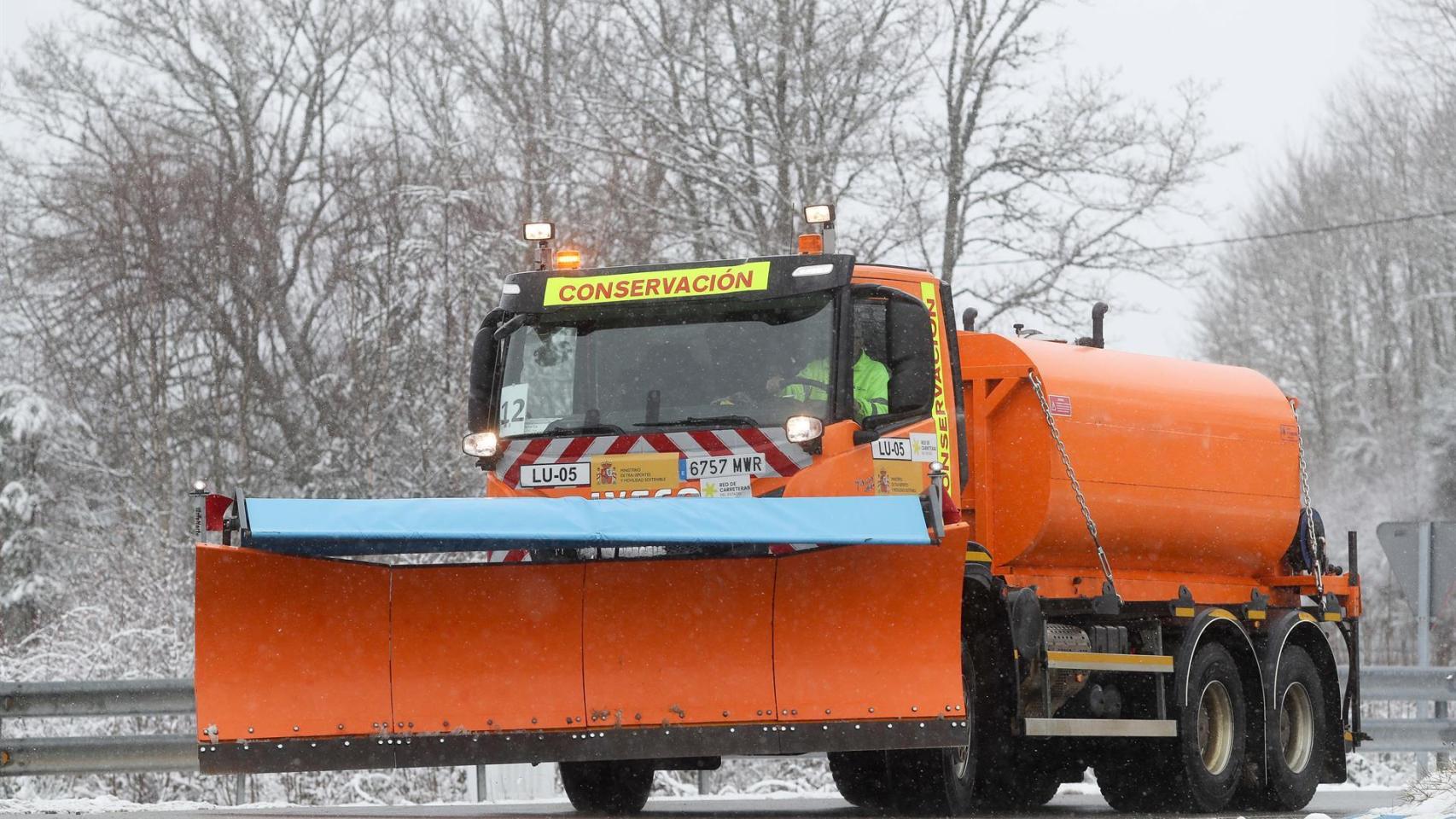Quitanieves trabajando.