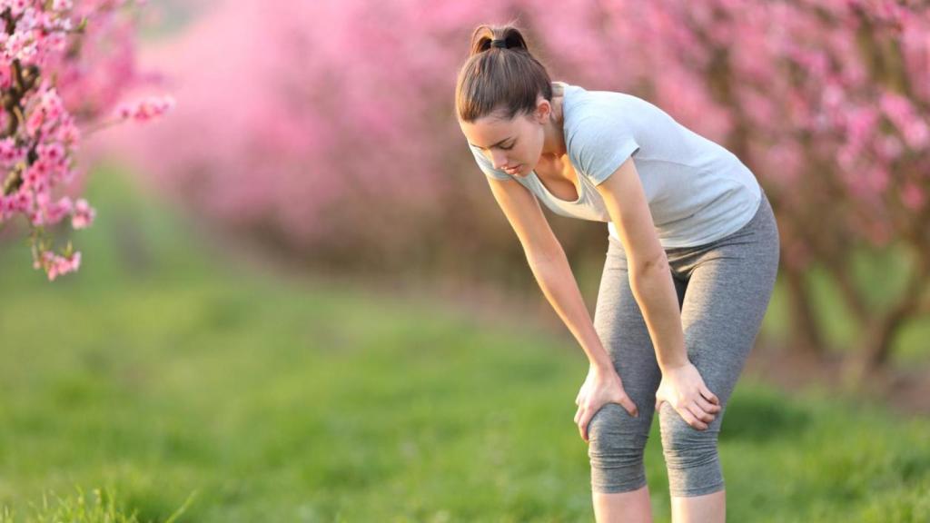 Imagen de archivo de una mujer en un parque.