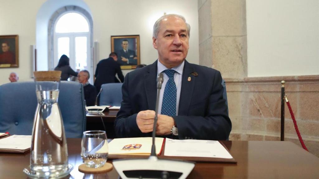 El ex presidente de la Diputación de Lugo, José Tomé, durante la celebración del pleno para la elección de la nueva presidenta.