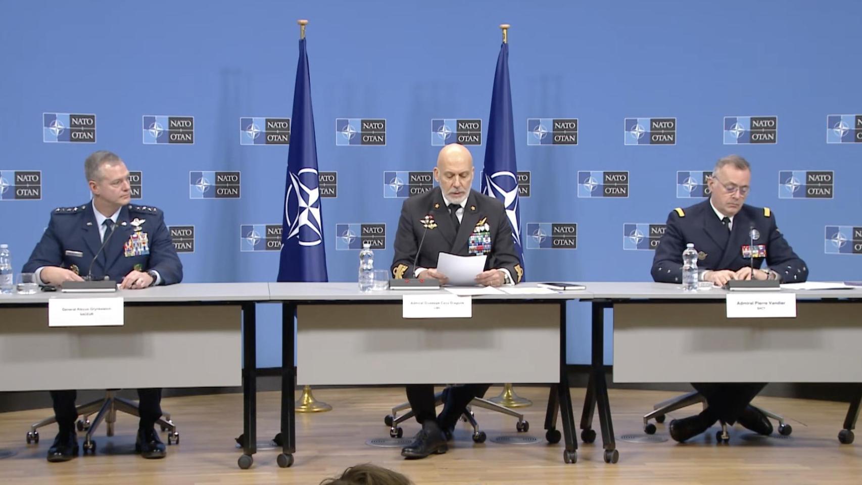 Rueda de prensa del  comandante supremo aliado en Europa (SACEUR), general Alexus G. Grynkewich, el presidente del Comité Militar de la OTAN (CMC), almirante Giuseppe Cavo Dragone y el comandante supremo aliado de Transformación (SACT), almirante Pierre Vandier, durante la sesión del Comité Militar de la OTAN