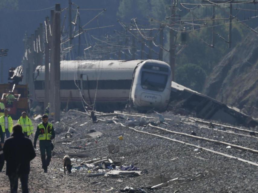 Vista de los vagones del tren Alvia accidentado en Adamuz (Córdoba).