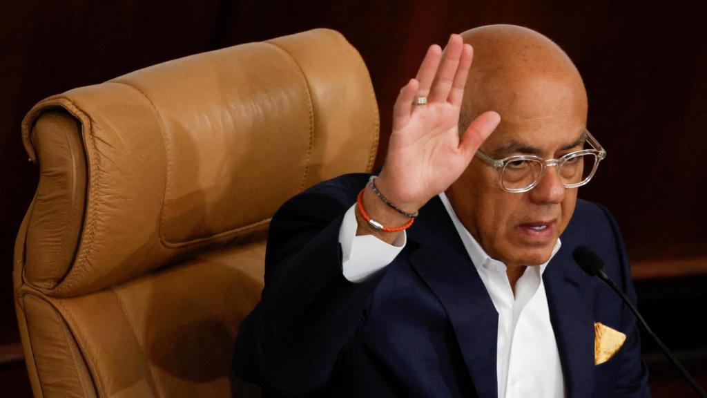 El presidente de la Asamblea Nacional de Venezuela , Jorge Rodríguez, en la sesión ordinaria de este jueves para discutir la reforma petrolera en la Asamblea Nacional, en Caracas.