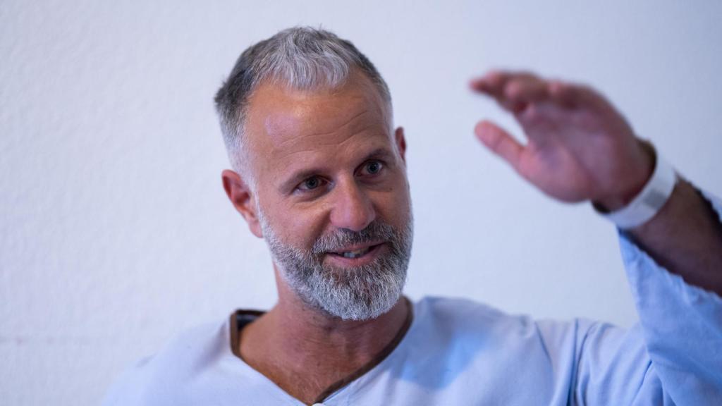 El gesto acompaña al relato cuando Emil Jonsson describe el choque.