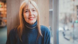 La escritora posa para Magas.